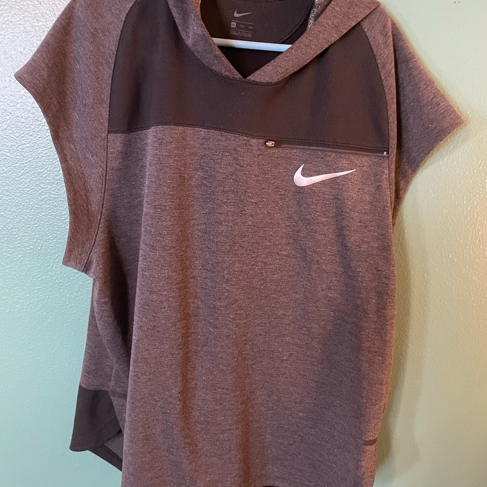 Nike basketball men's 2XL hooded short sleeve